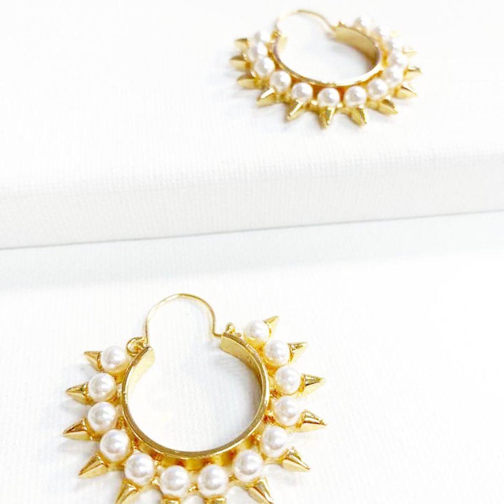 Abstract earring - Picture 3 of 3